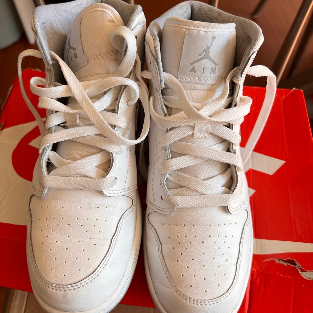 (GS) Air Jordan 1 Retro Mid 'White Wolf Grey' 554725-112
